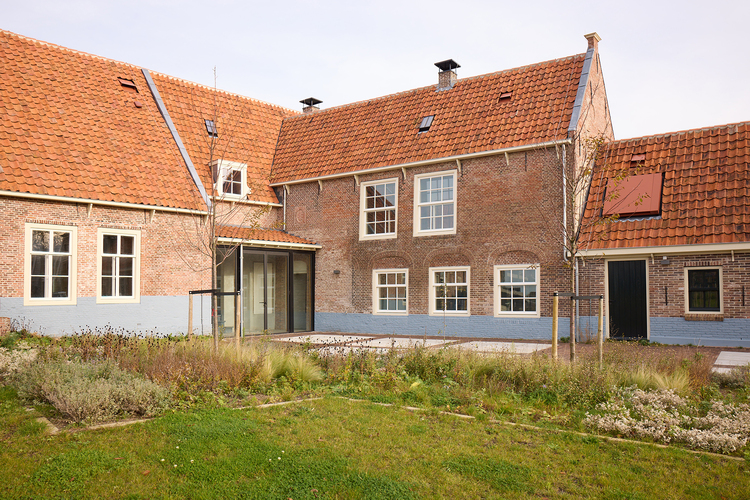 Hoeve aan de achterzijde